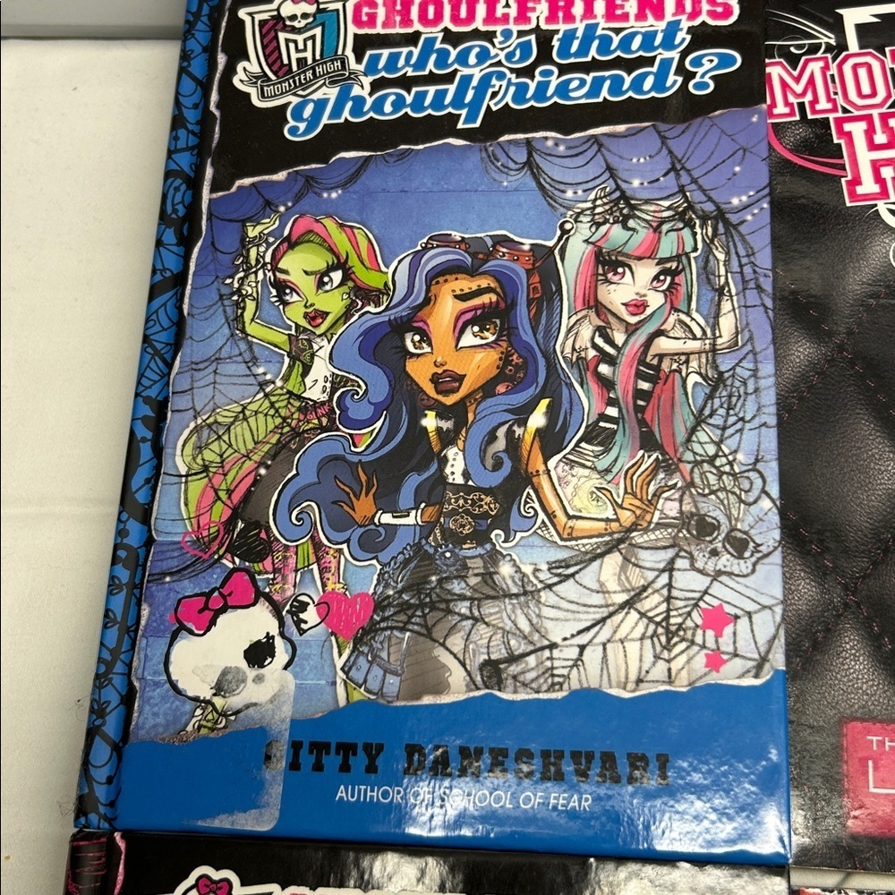 Monster High Book Bundle – 2 Hardcover + 4 Paperback Set collection - Picture 3 of 14